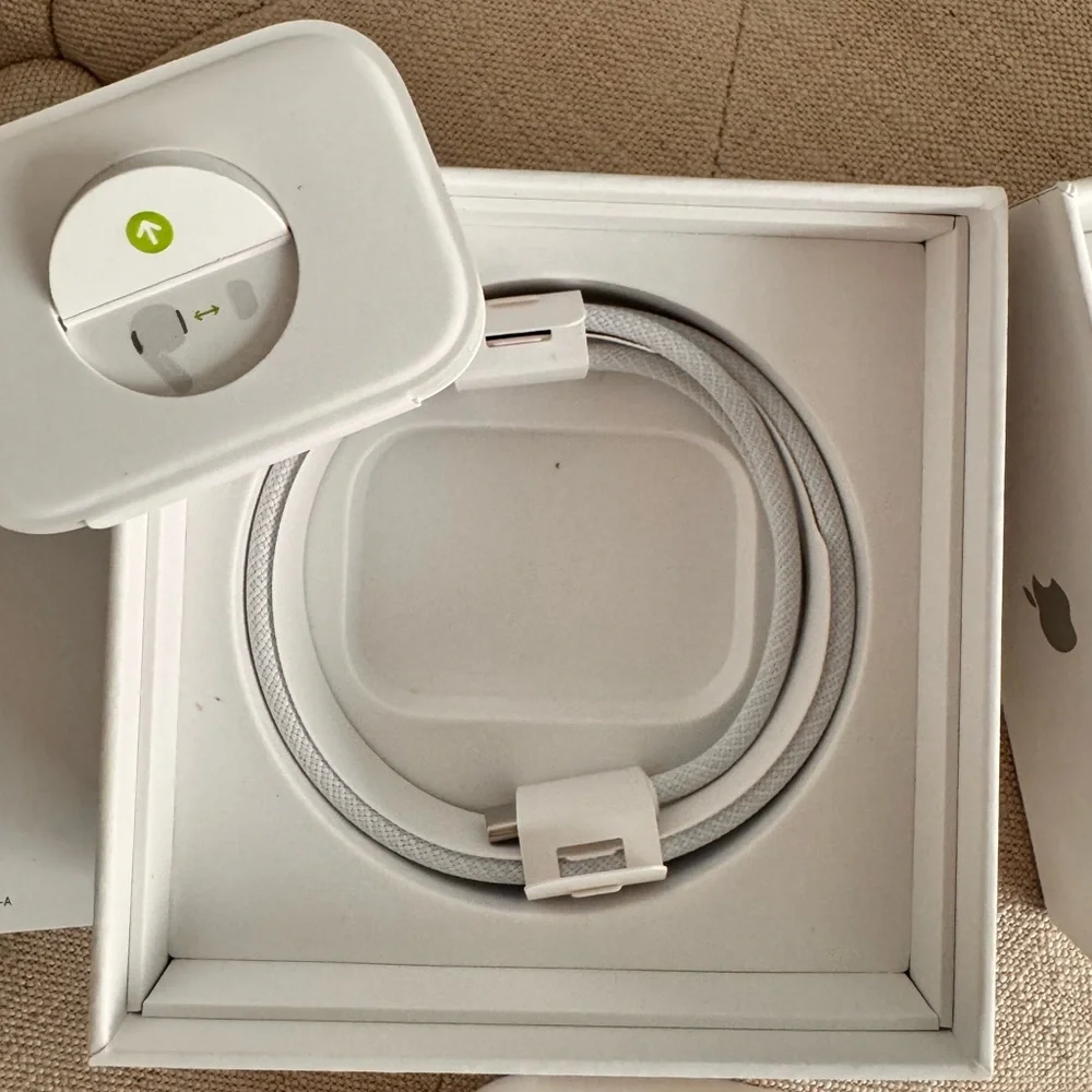 Apple AirPods Pro 2 with Floral Transparent Case New open box
